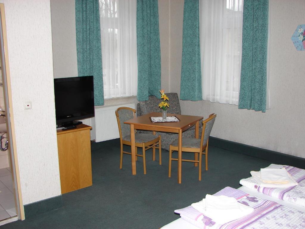 Hotel-Restaurant-Adler Reichenbach im Vogtland Pokoj fotografie